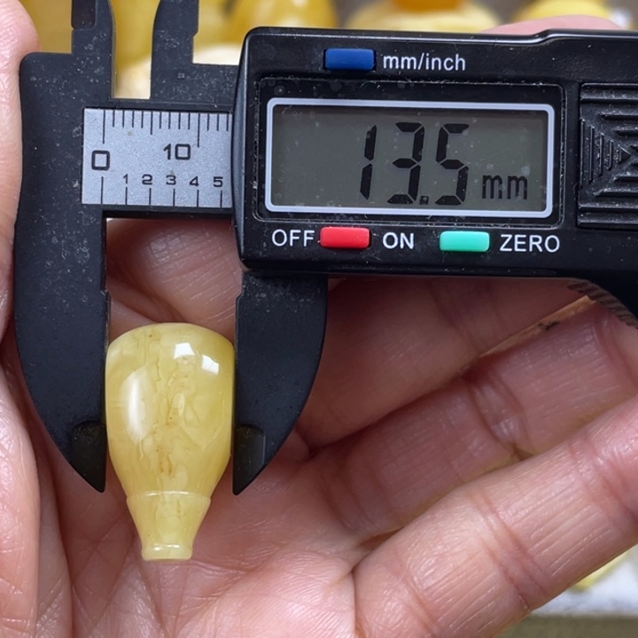 大***鵬蜜蜡未镶嵌裸石53杂