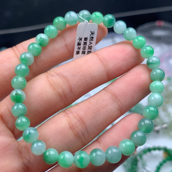 翡翠手镯未镶嵌卡