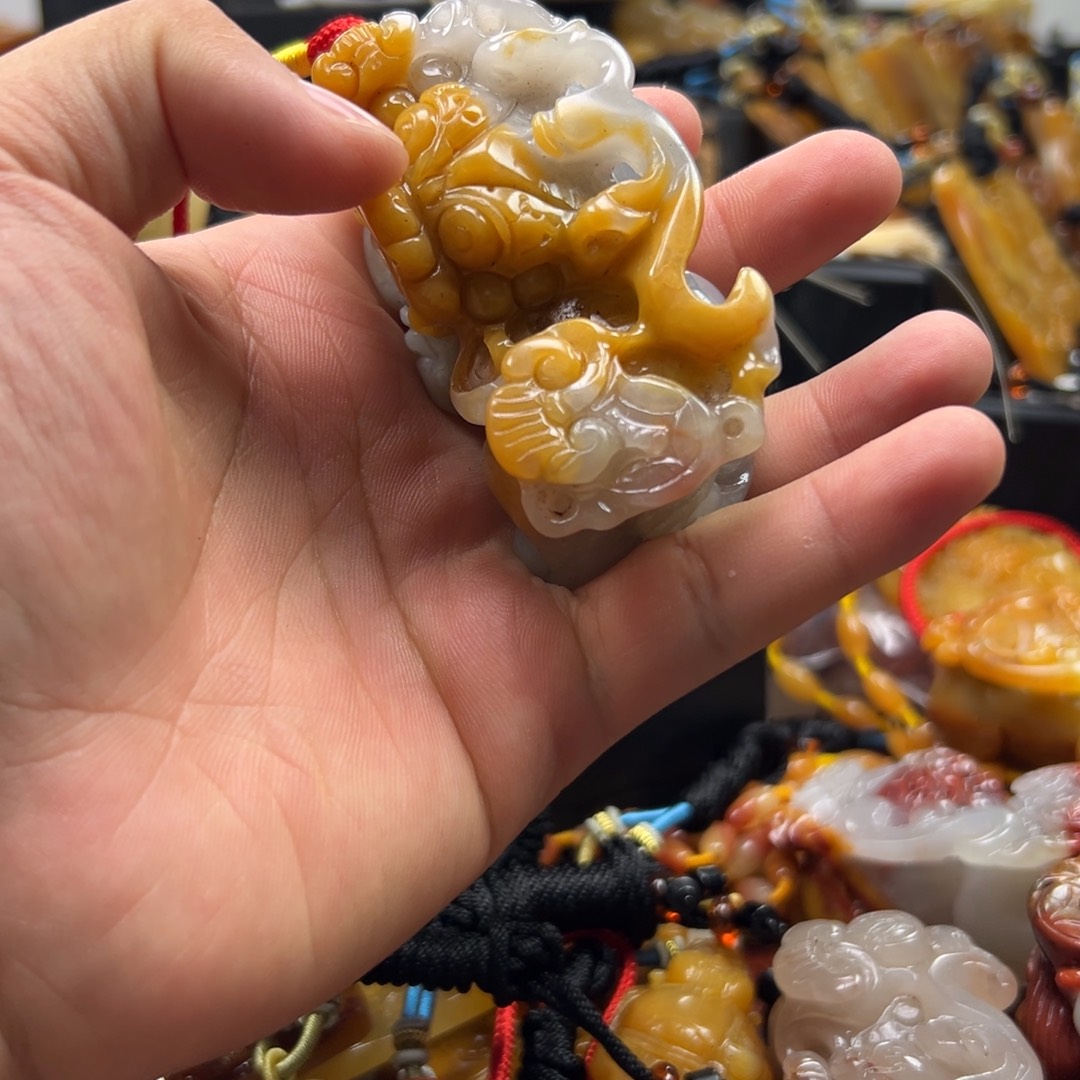 石英质玉（黄龙玉）未镶嵌黄龙玉