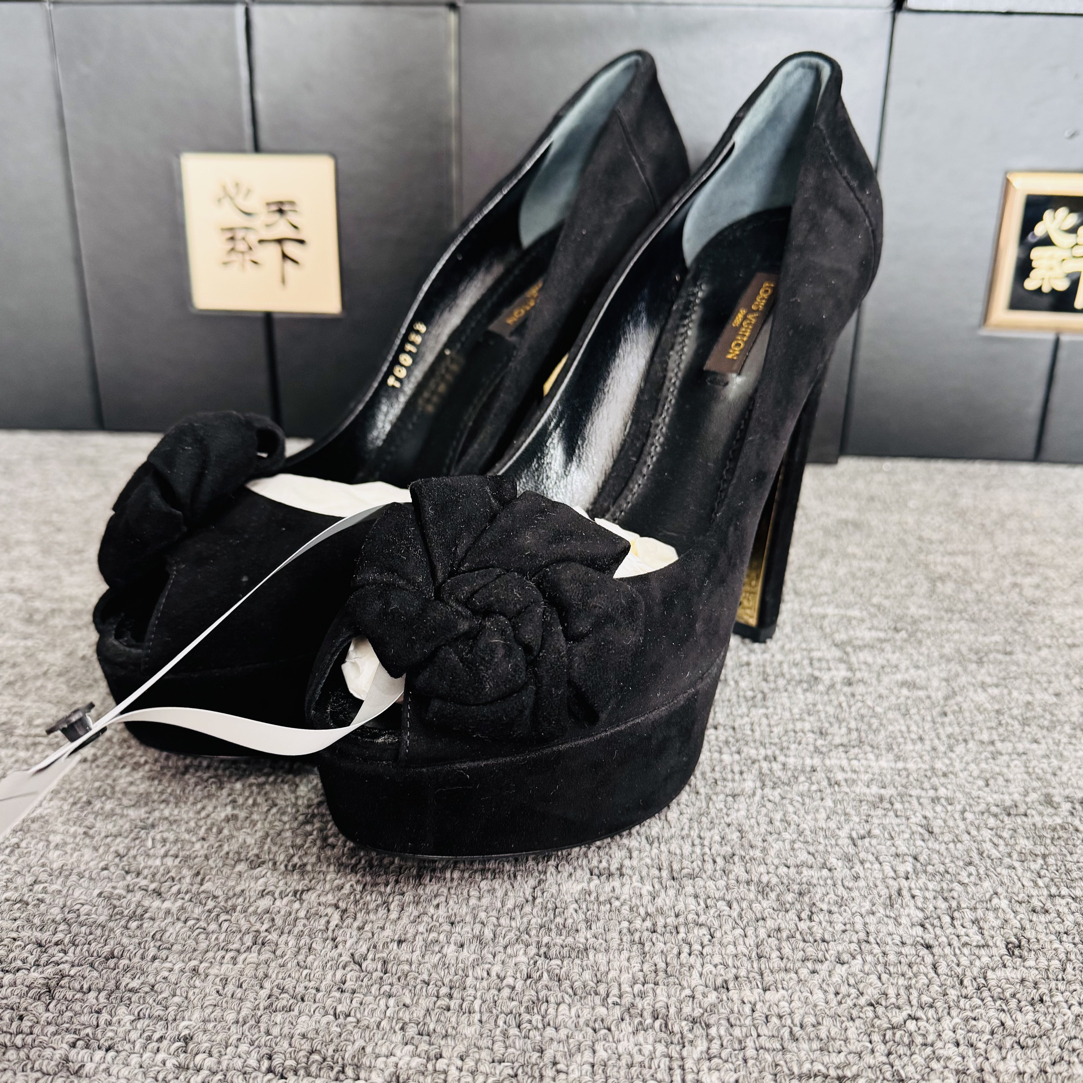 95新 LouisVuitton/路易威登 麂皮山茶花鱼嘴粗跟鞋37.5码ysc3256