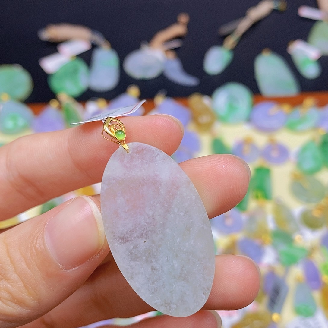 翡翠颈饰18K金镶嵌翡翠