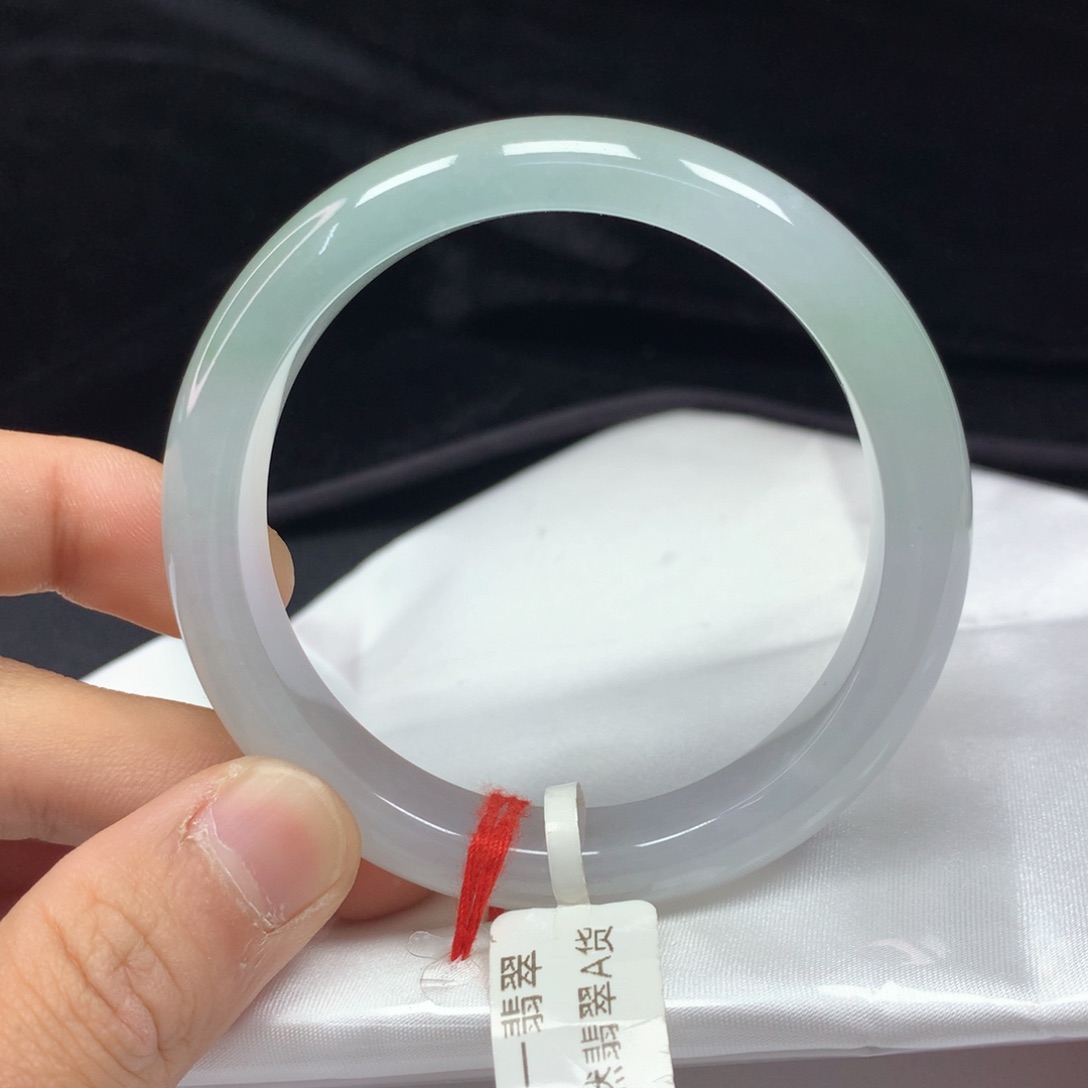 翡翠手镯（圆镯）未镶嵌56