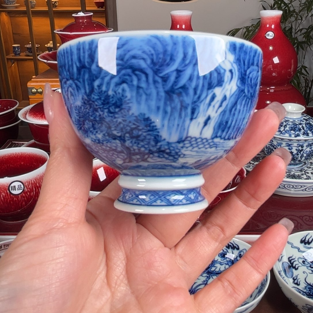 杯闻轩坊柴窑 瓶，山水鸡心杯