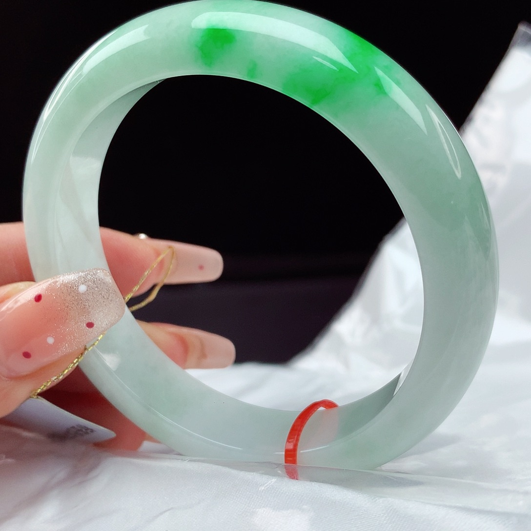 翡翠手镯未镶嵌56圈786