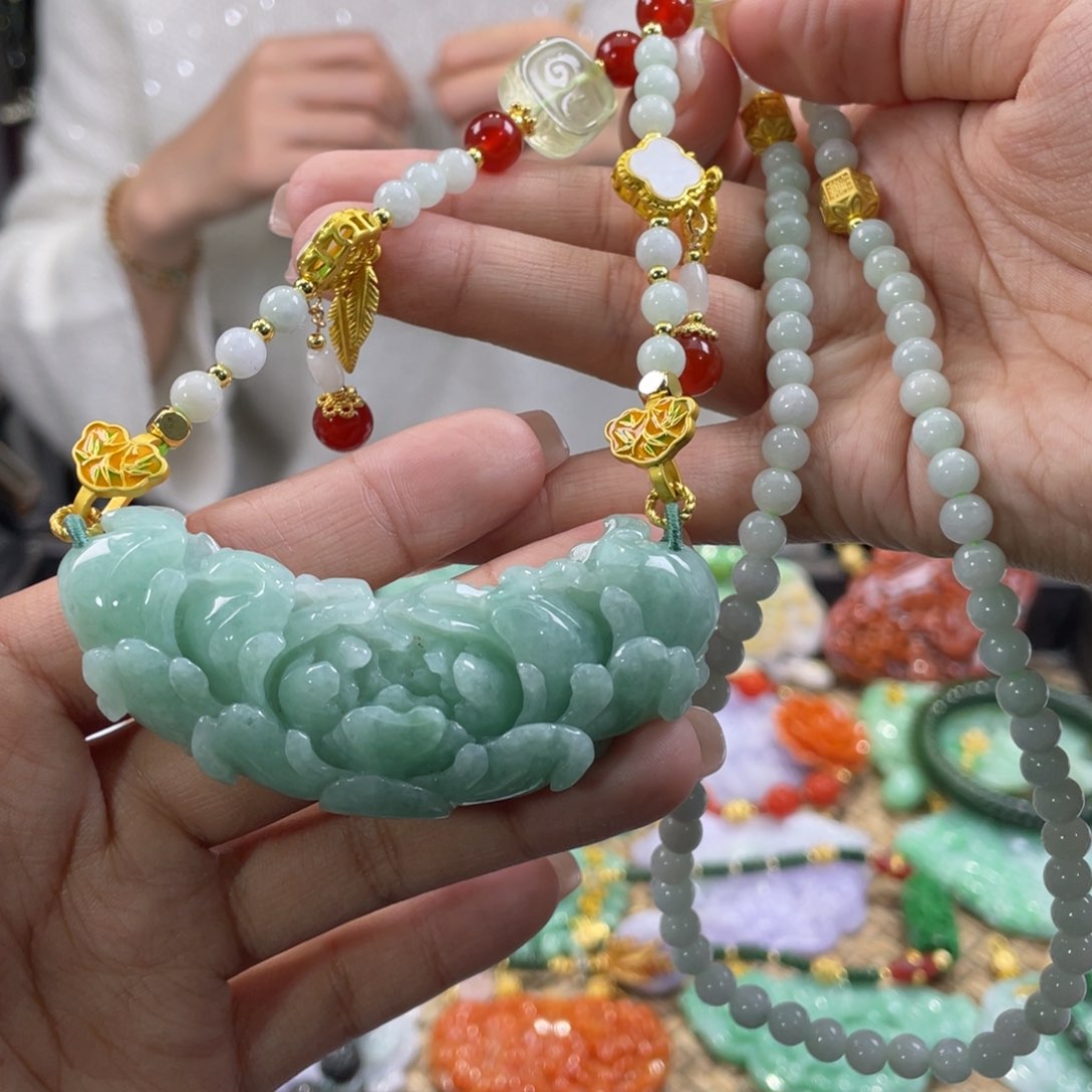 翡翠颈饰未镶嵌代编织