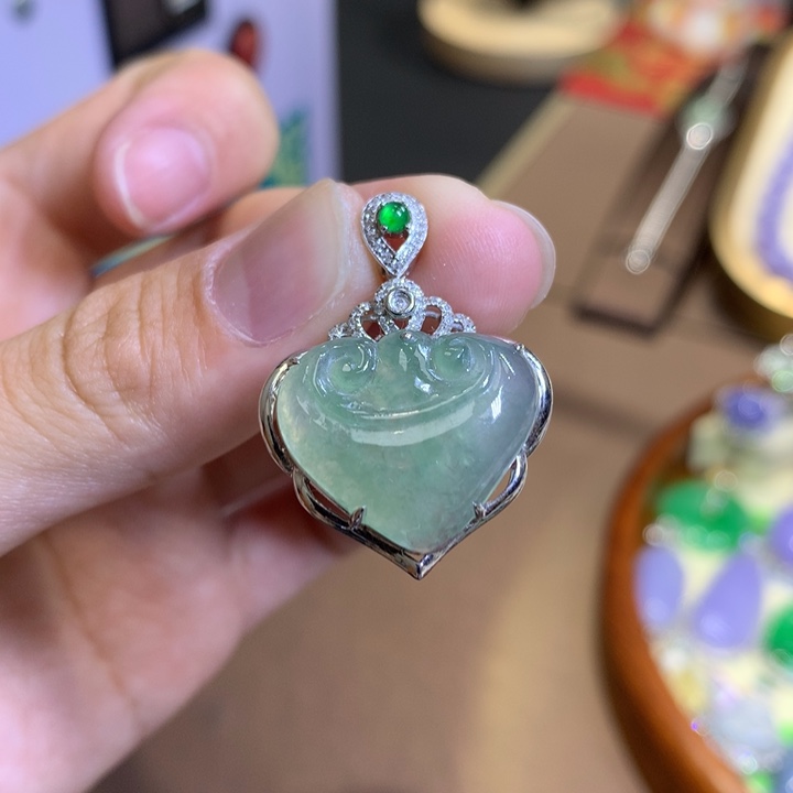 翡翠18K金镶嵌颈饰翡翠