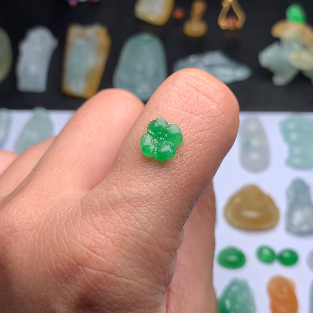 定制翡翠未镶嵌花