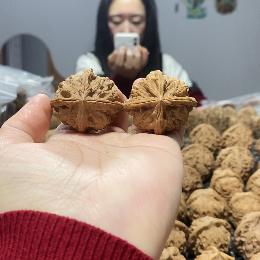 圆****文玩核桃吊坠玉玺四棱