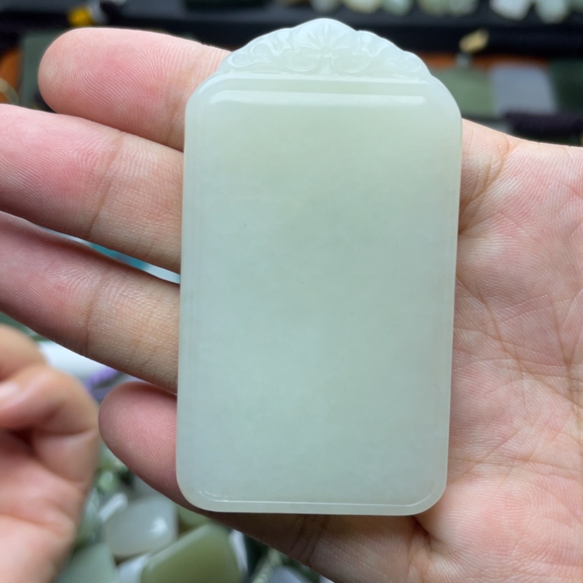 【闪购商品】和田玉未镶嵌颈饰浮***?