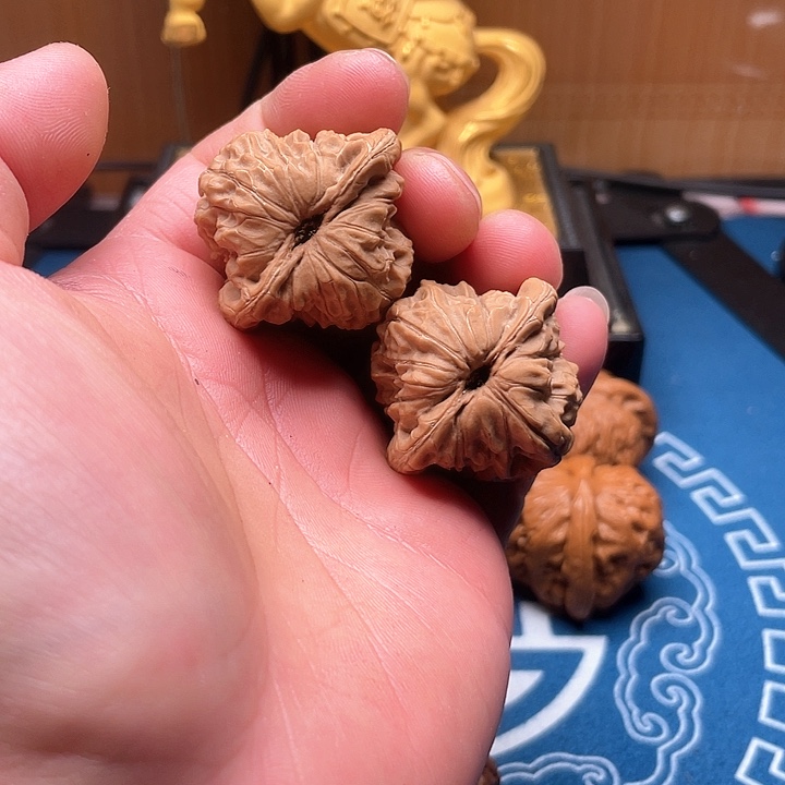 文玩核桃吊坠白蛇谷