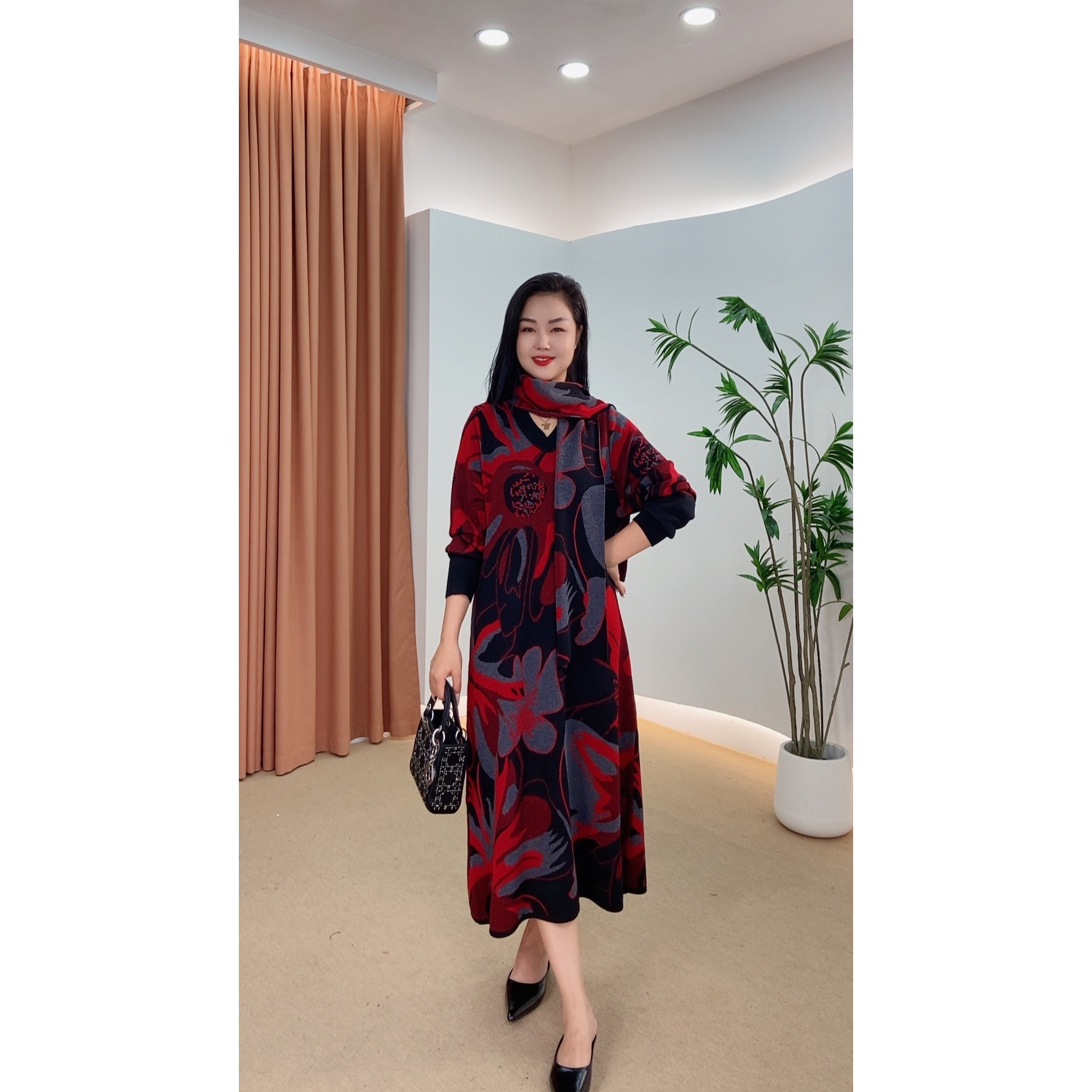 701款中老年妈妈装 秋季适用圆领长秋冬时尚提花百搭女士连衣裙