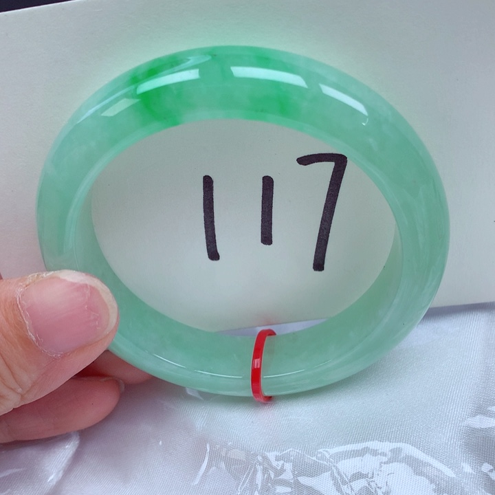 翡翠手镯未镶嵌翡翠