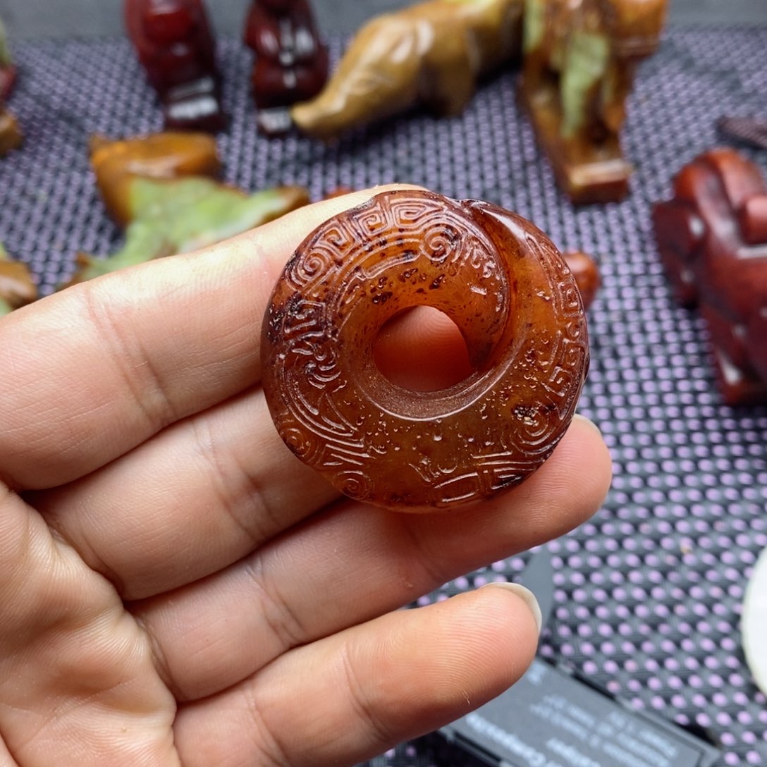 蛇纹石玉颈饰未镶嵌