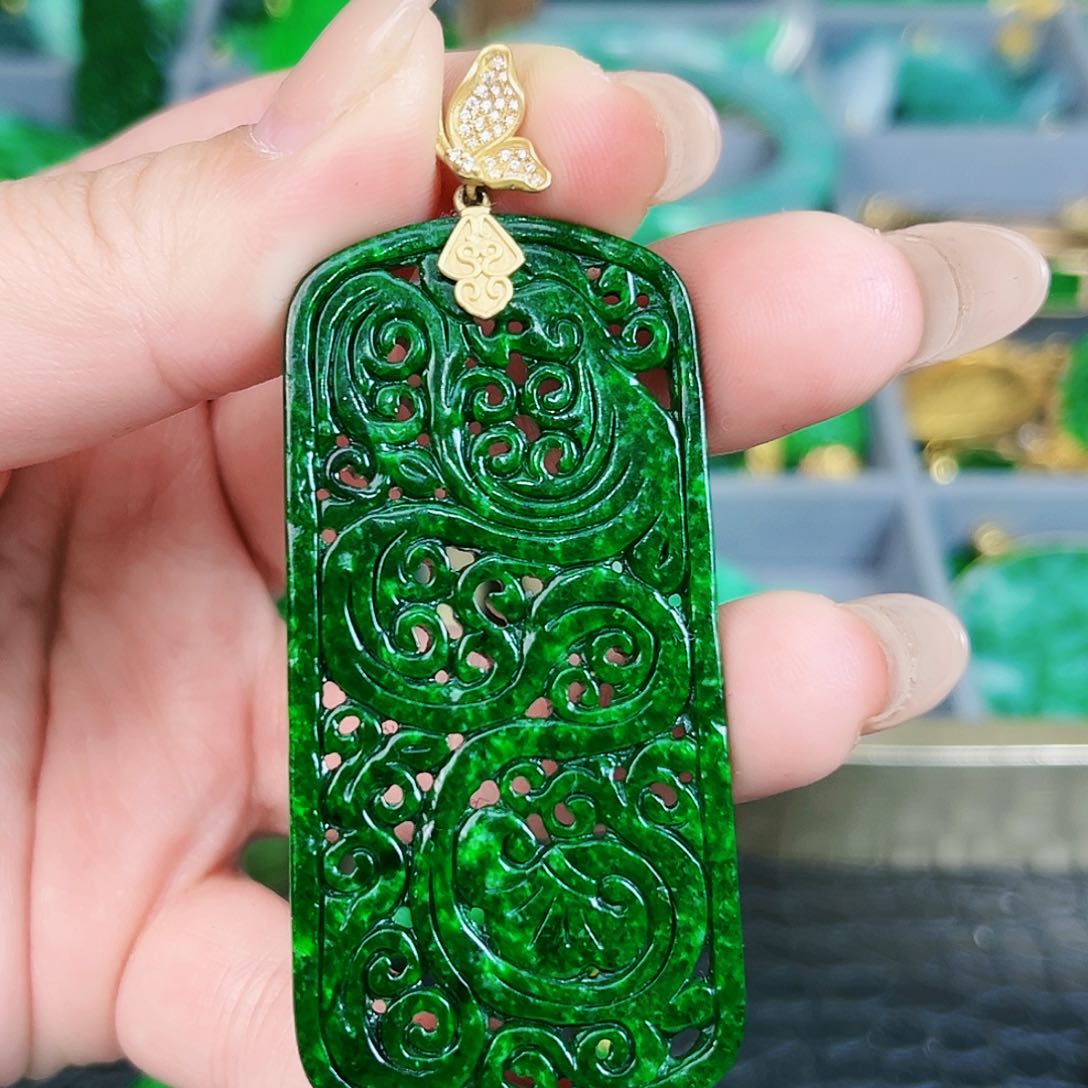 翡翠颈饰18K金镶嵌吊坠