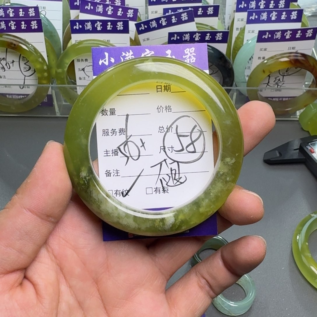 蛇纹石玉手镯合金