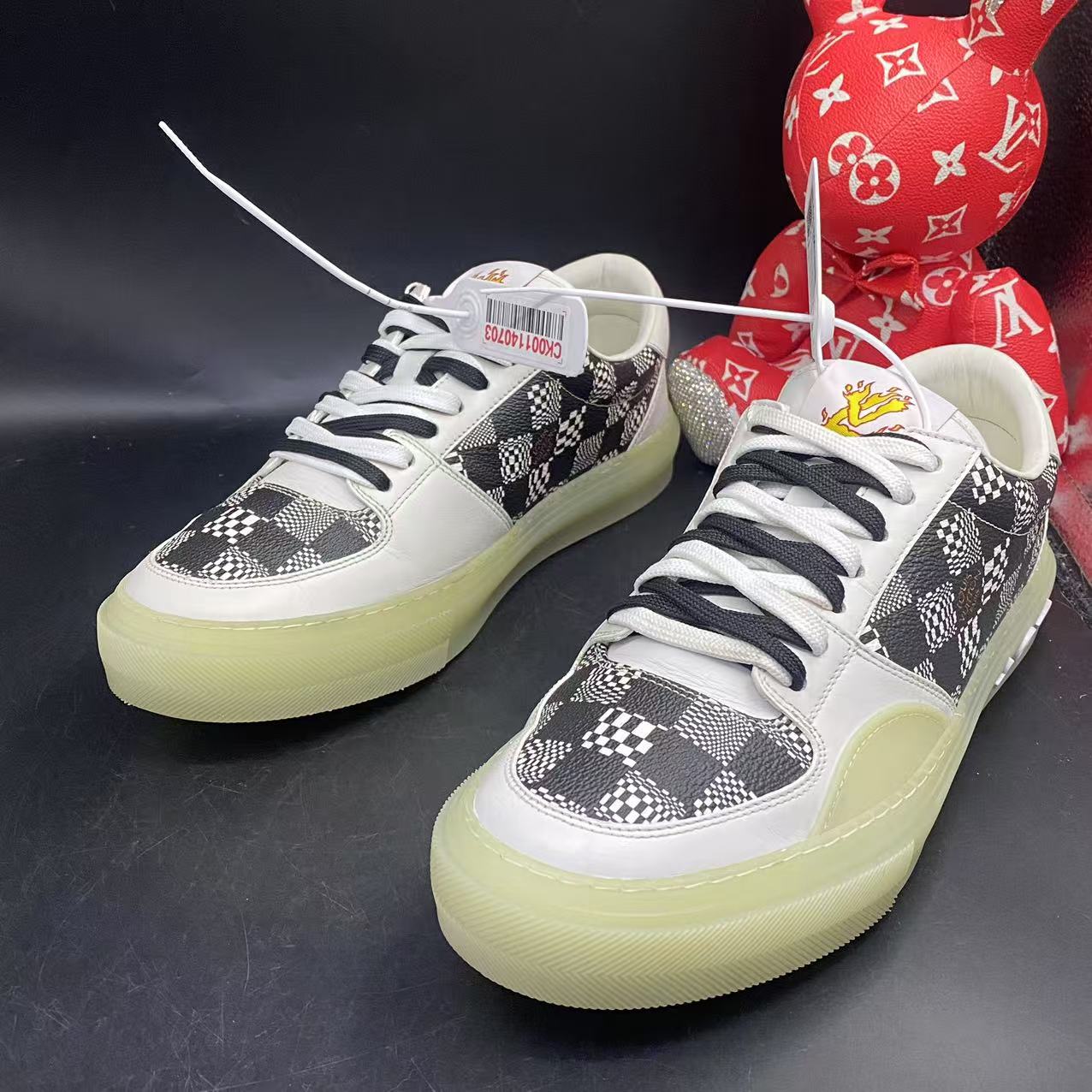 【聚星优选】LouisVuitton/路易威登火焰黑白棋盘板鞋41欧码kke012