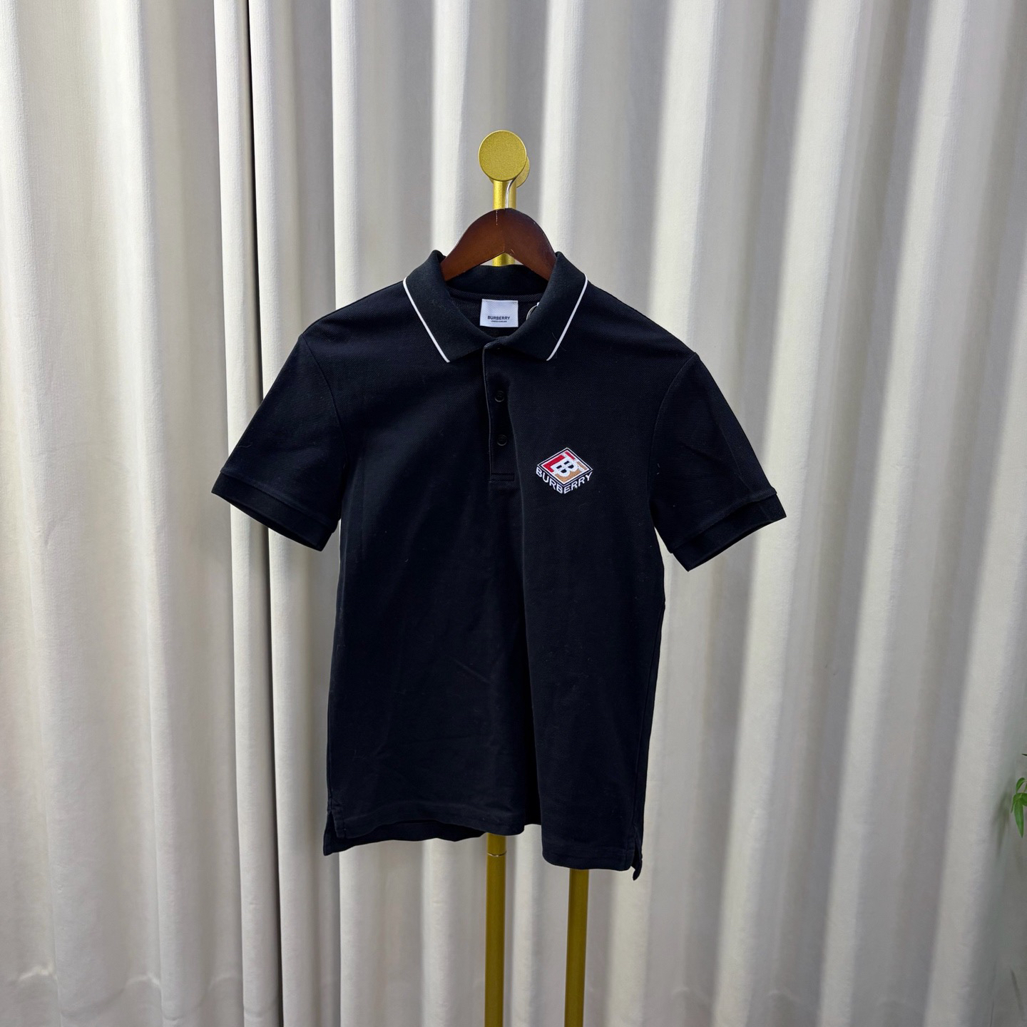 99新 BURBERRY/博柏利 黑色tb短袖 xs码 