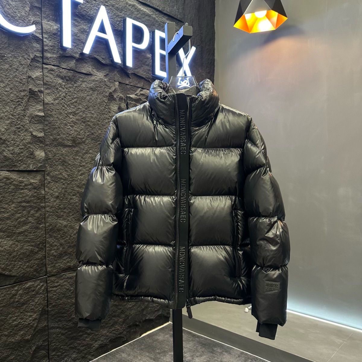 玛雅连帽冬季新款黑武士短款鸭绒羽绒服男女加厚保暖时尚外套情侣