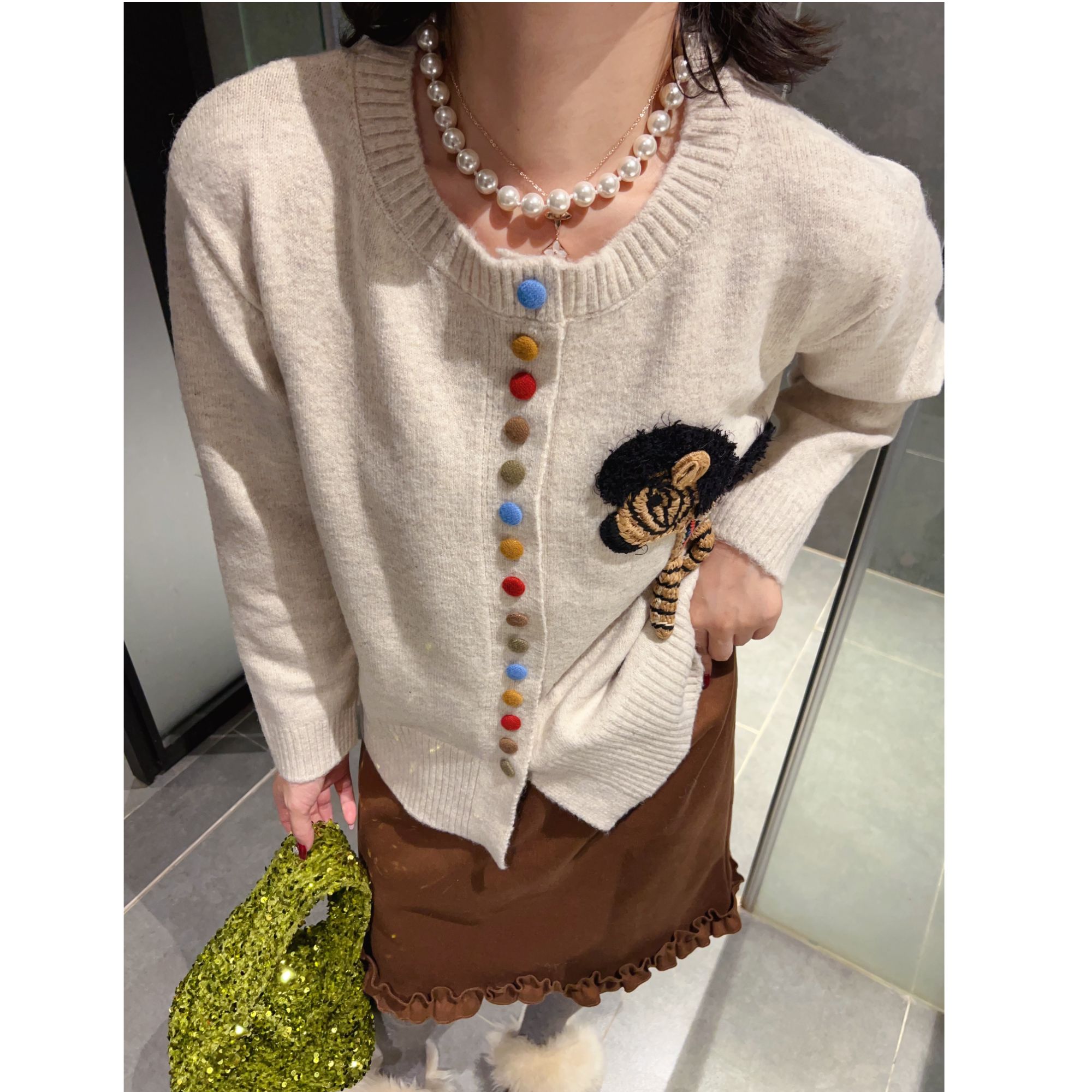 新款彩扣针织开衫女秋冬圆领时尚保暖重工小马图案宽松显瘦毛衣