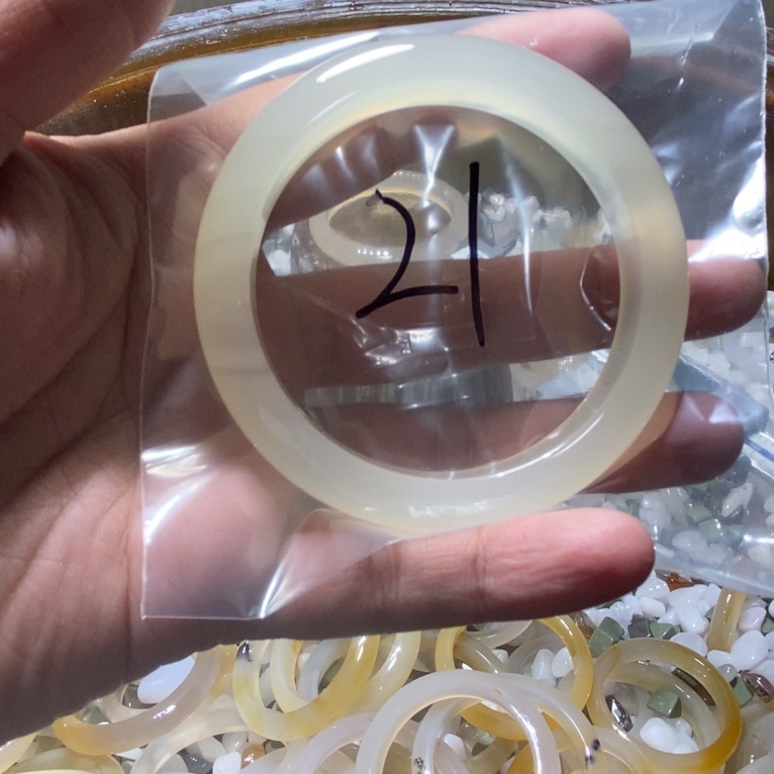 蛋***0玛瑙/玉髓未镶嵌手镯21号