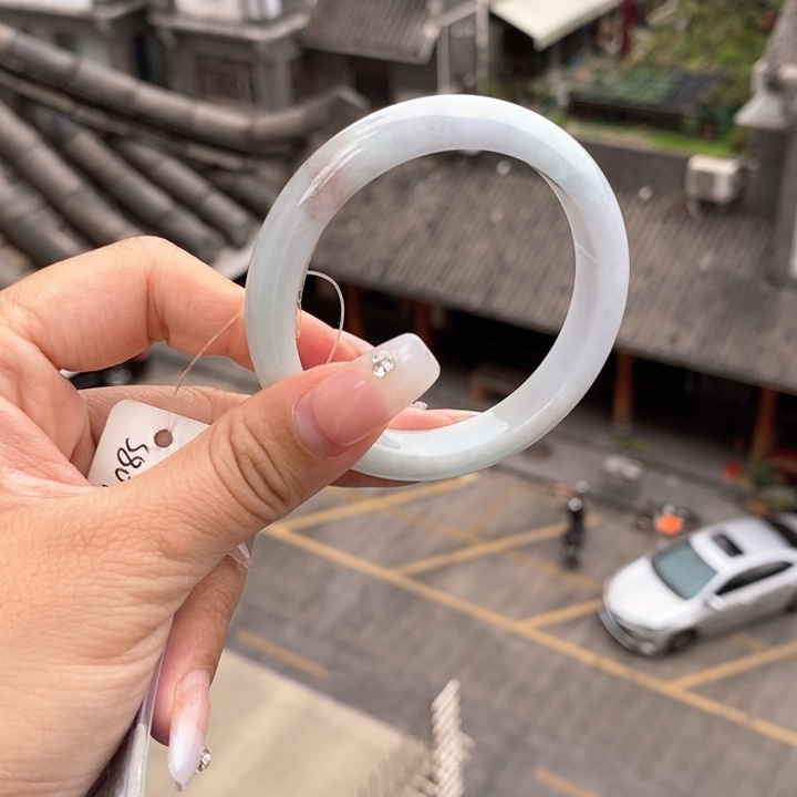 翡翠手镯未镶嵌52圈口