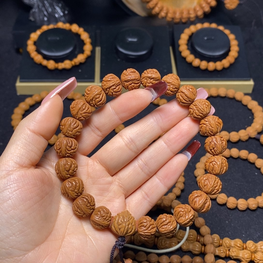 宁***丁吊坠桃核秦岭文玩