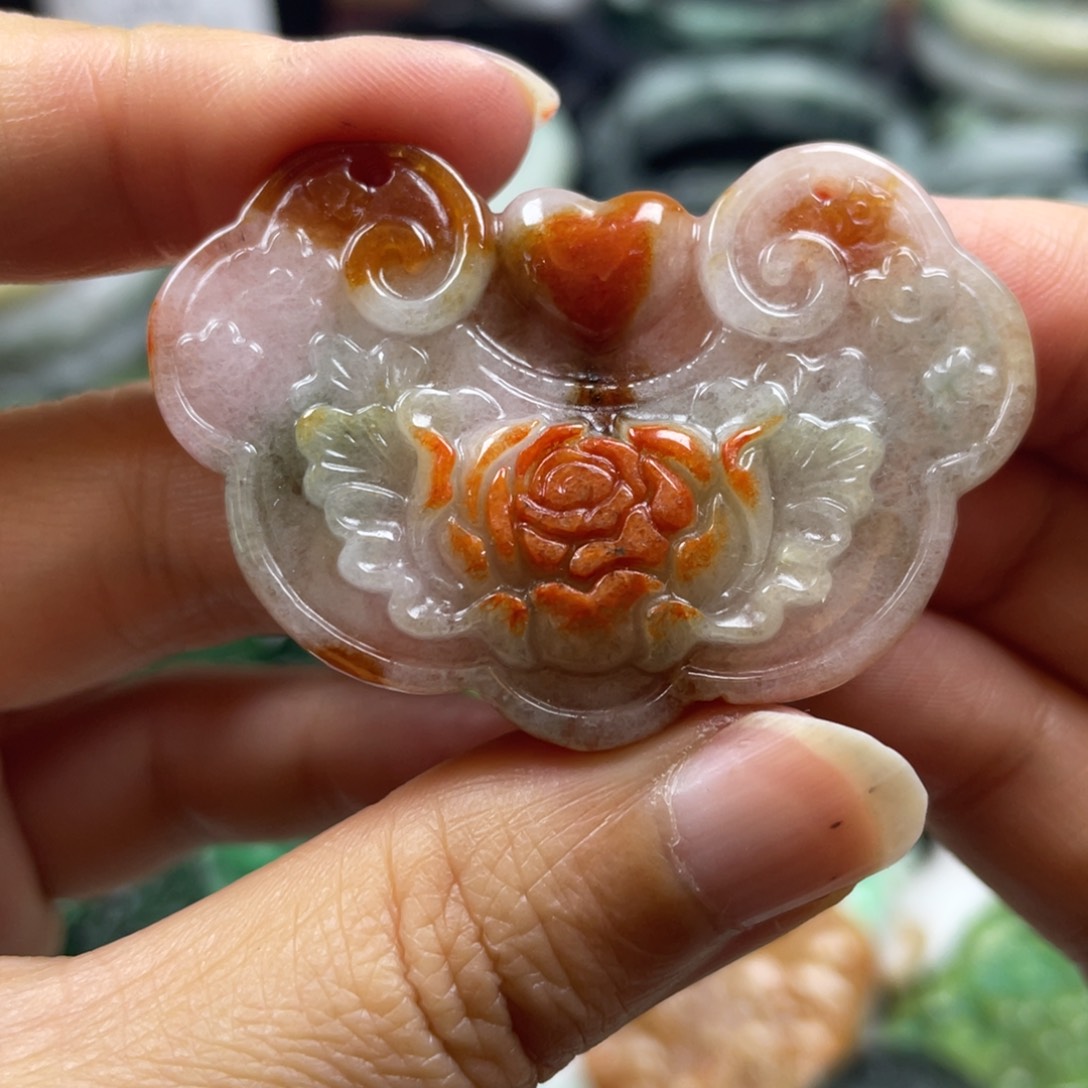 翡翠未镶嵌颈饰牌子