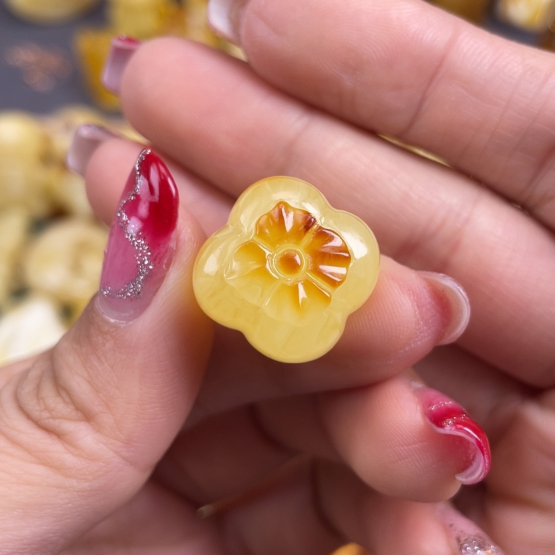 琥珀裸石未镶嵌蜜蜡