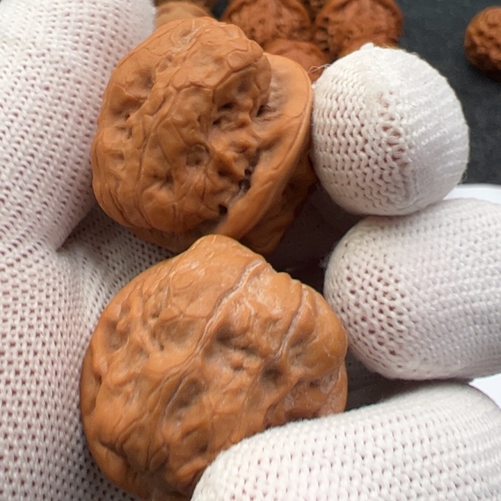 文玩核桃吊坠水晶蛙蛙手捻44