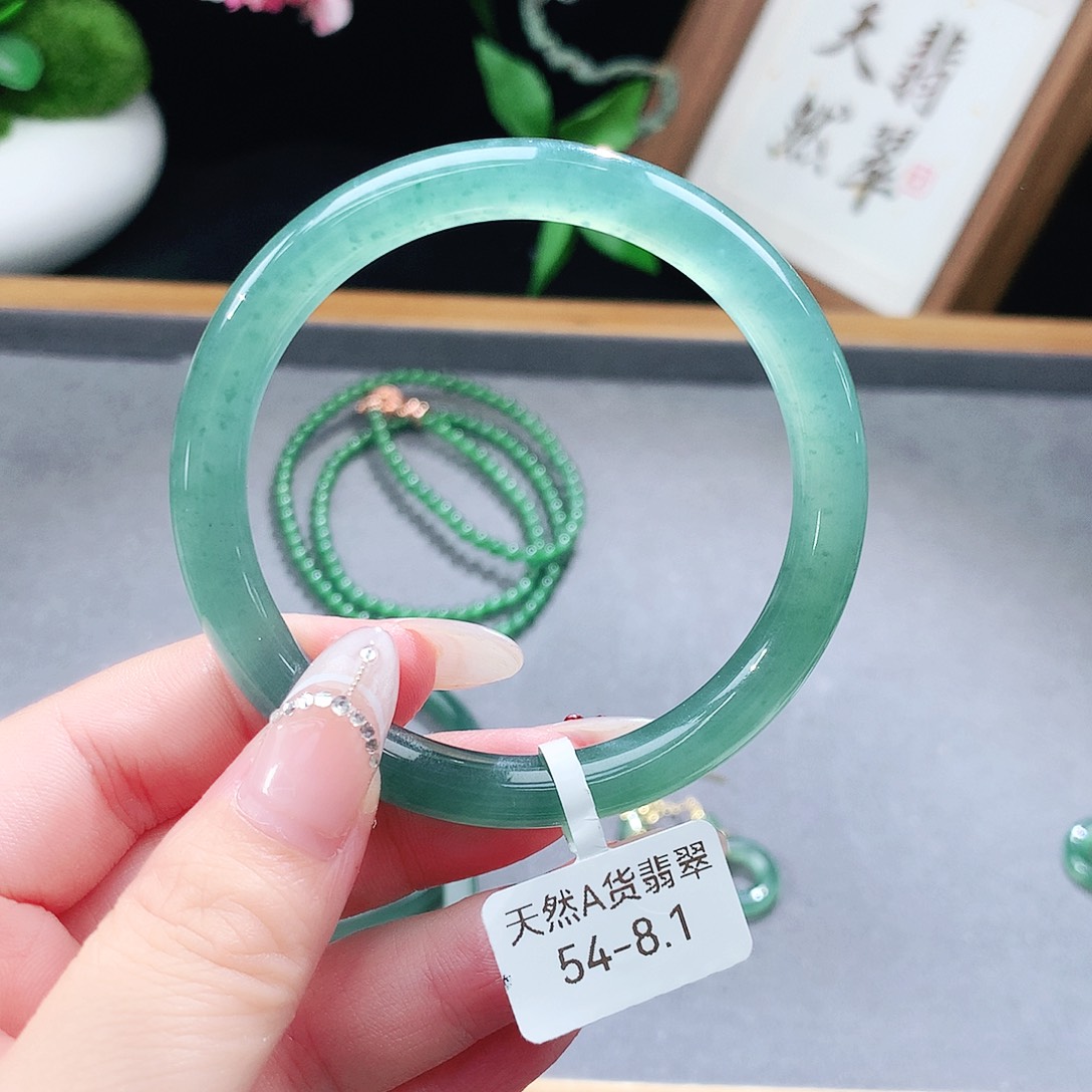 翡翠手镯（圆镯）未镶嵌