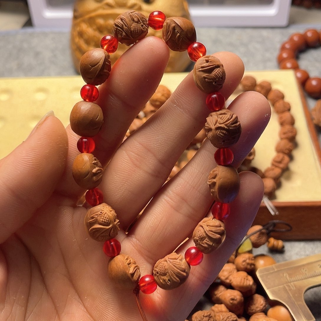 龙纹桃核雕刻金鱼（非全品）