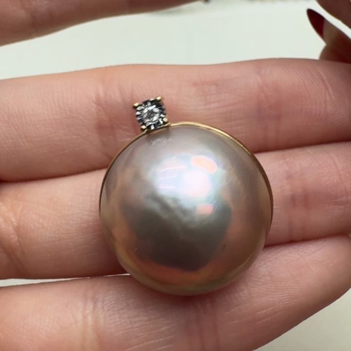 拼合珍珠（马贝珠）颈饰18K金镶嵌