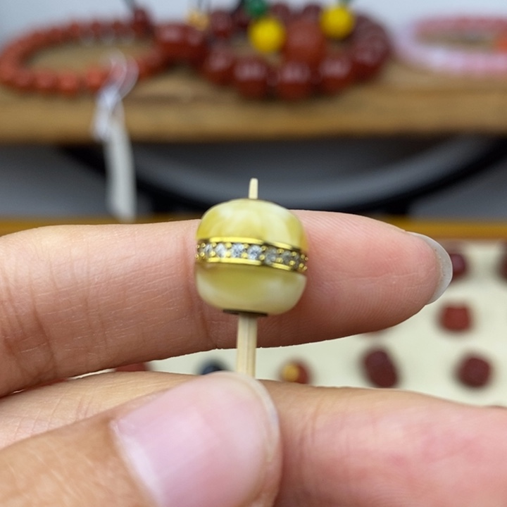 小***️蜜蜡未镶嵌珠宝奇石