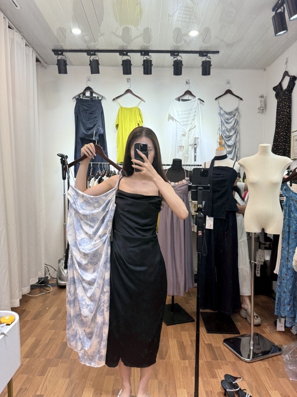 【利利家】夏季纯欲风气质吊带裙