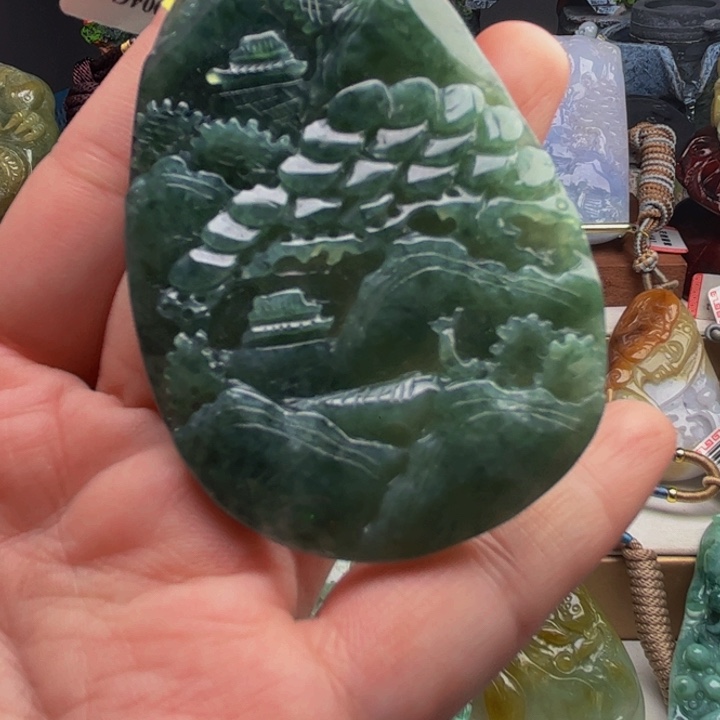 翡翠未镶嵌颈饰挂件