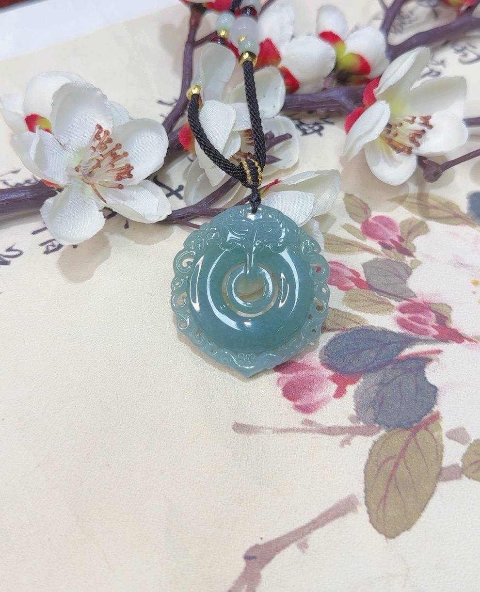 天然翡翠A货仿古扣（多样性发货只发一个）高39-41宽36-38厚5-8送绳