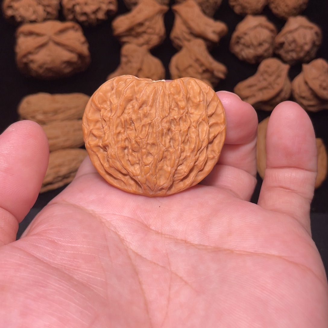 我****文玩核桃吊坠文玩核桃，