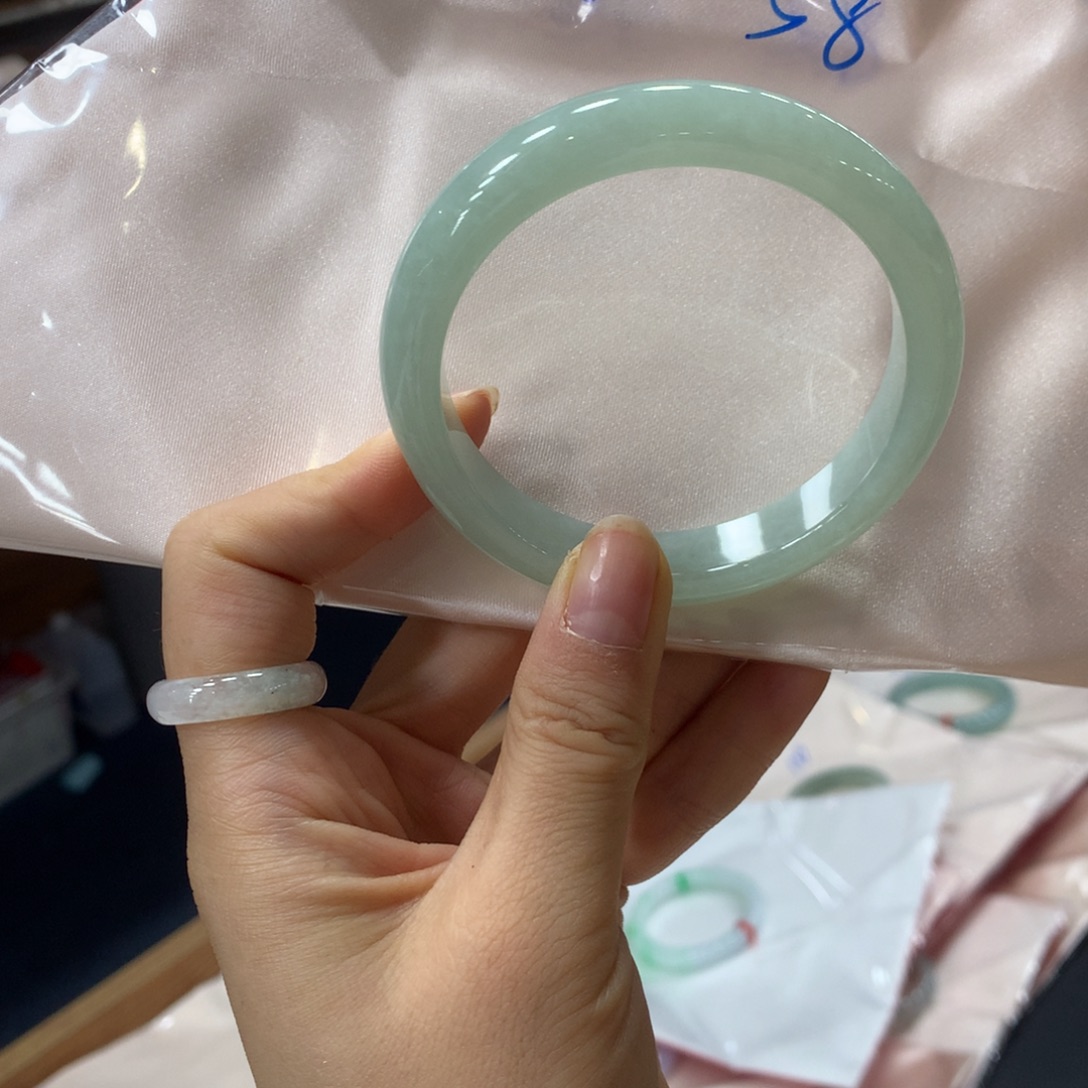 翡翠未镶嵌手镯买断