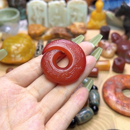 蛇纹石玉未镶嵌颈饰