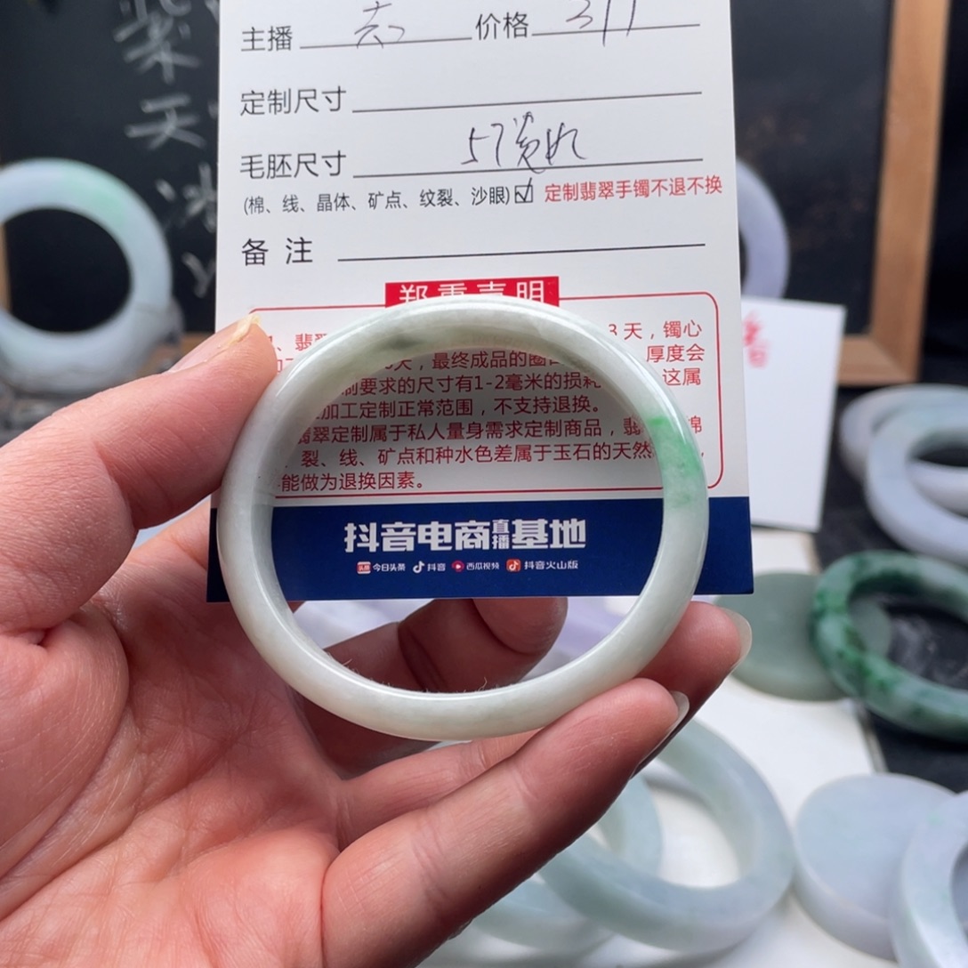 ****²翡翠未镶嵌手镯天然翡翠A货