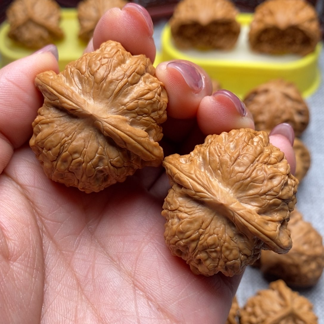 文玩核桃把件血麒麟38全' 