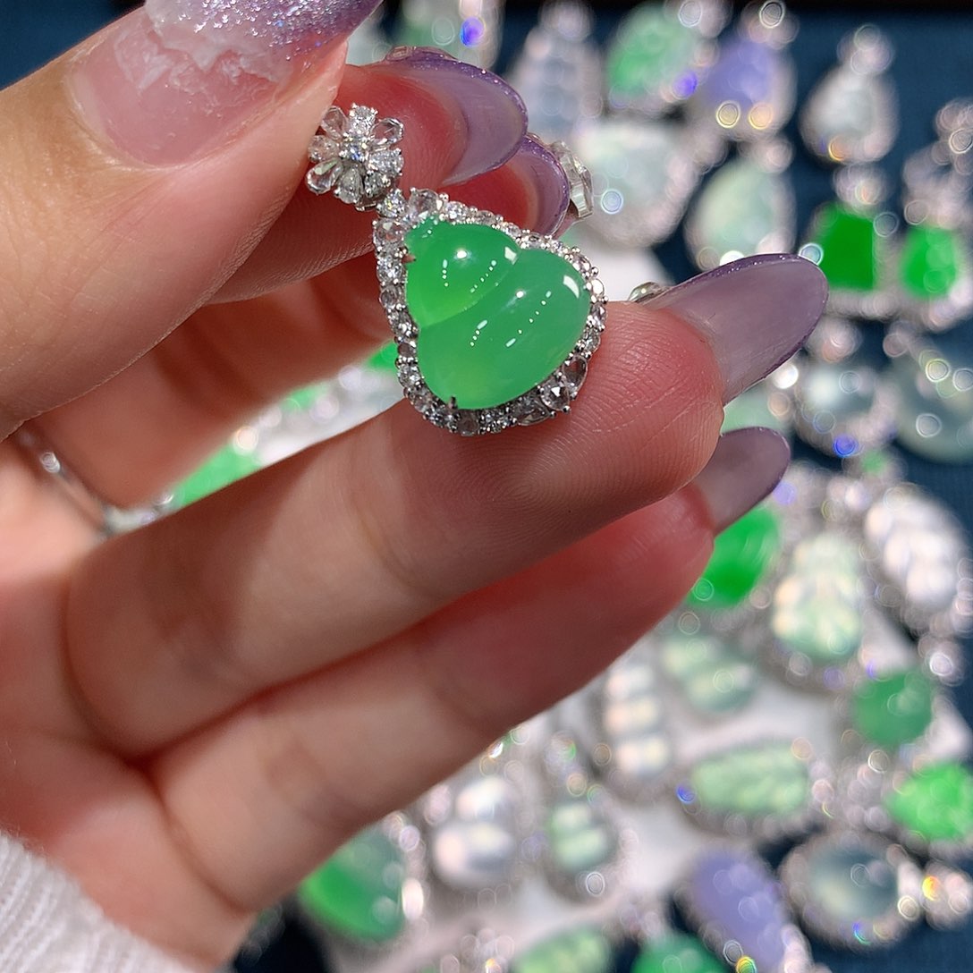 翡翠颈饰18K金镶嵌锁骨链葫芦