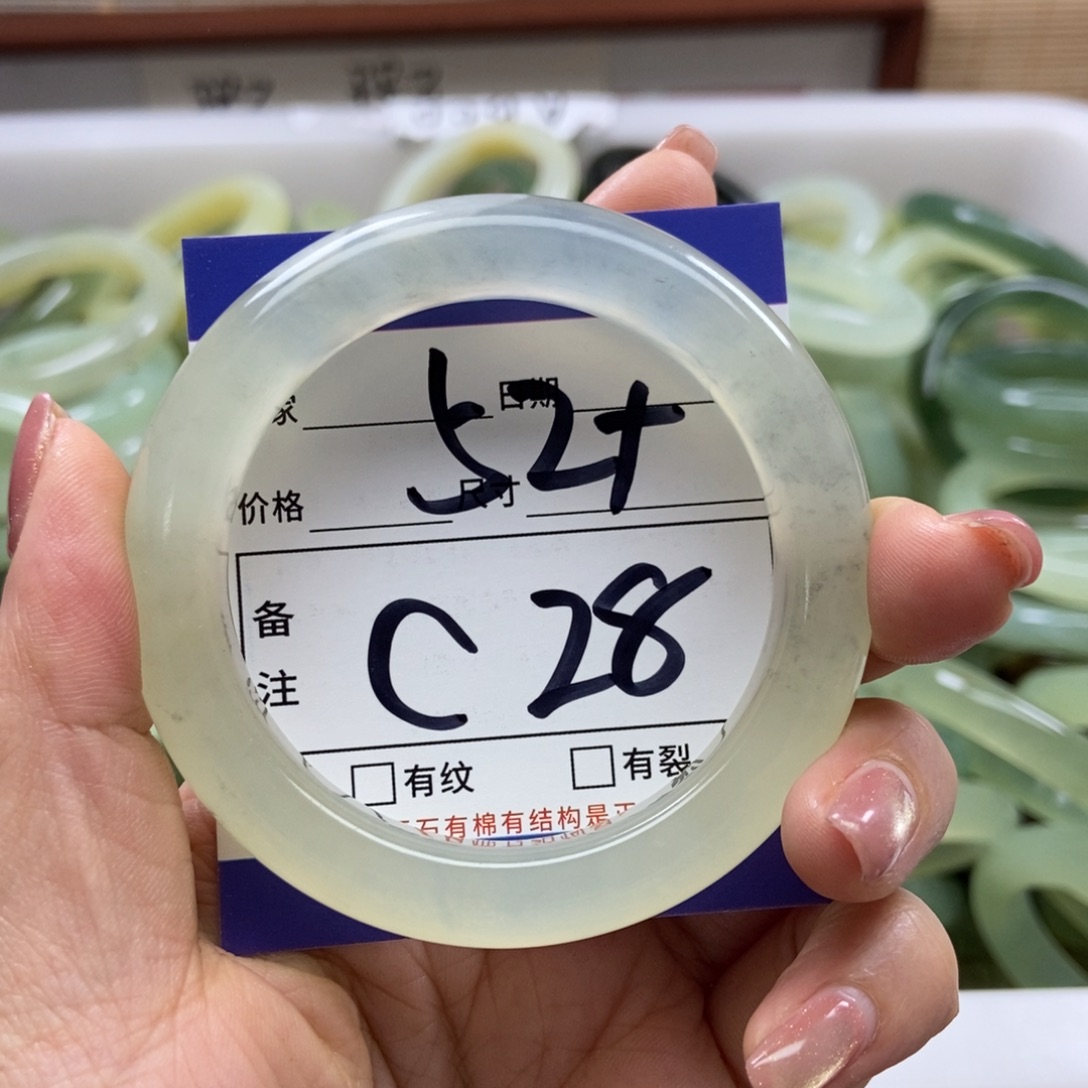 岫玉手镯手镯未镶嵌