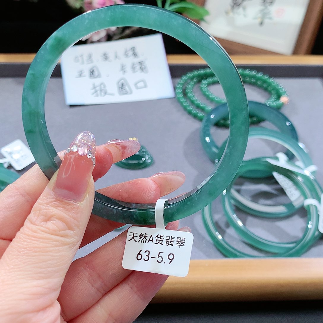 翡翠手镯（圆镯）未镶嵌