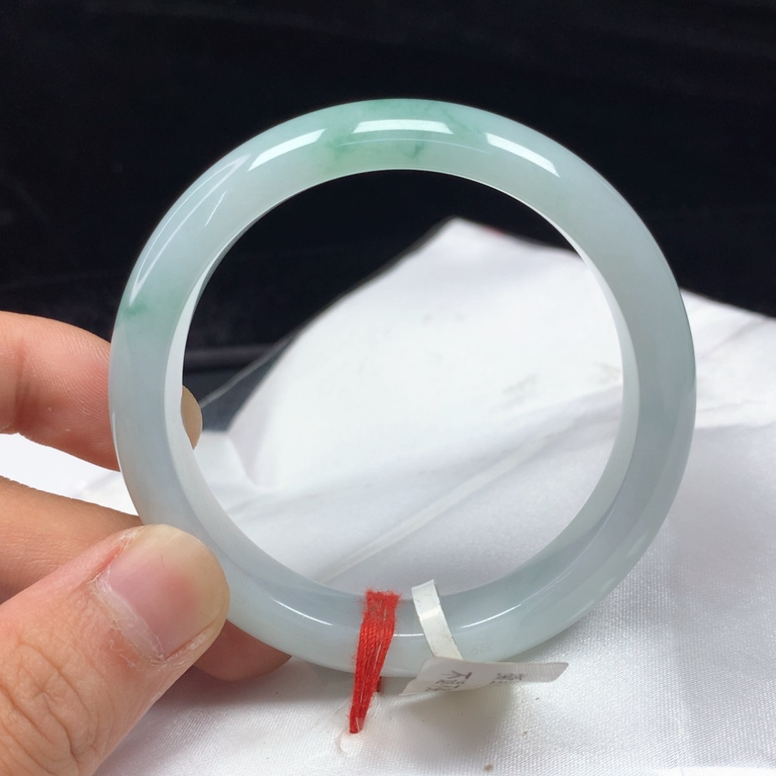 翡翠手镯（圆镯）未镶嵌54.1