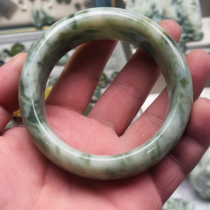 透闪石-蛇纹石玉手镯未镶嵌