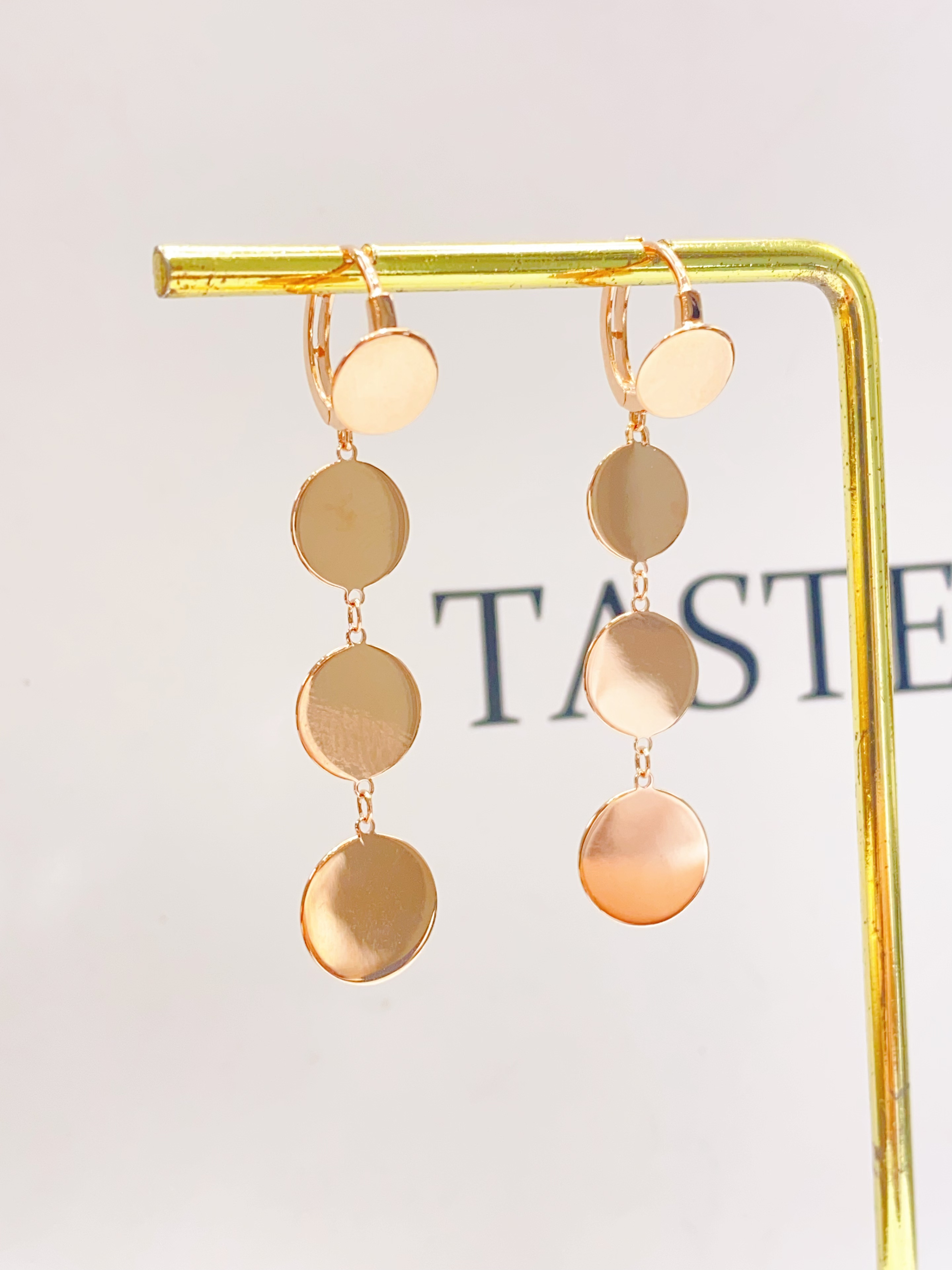 18K 重金圆片灵动耳扣