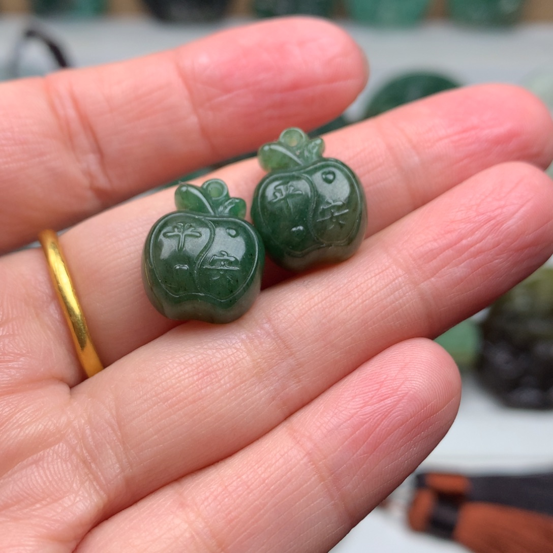 独山玉颈饰未镶嵌