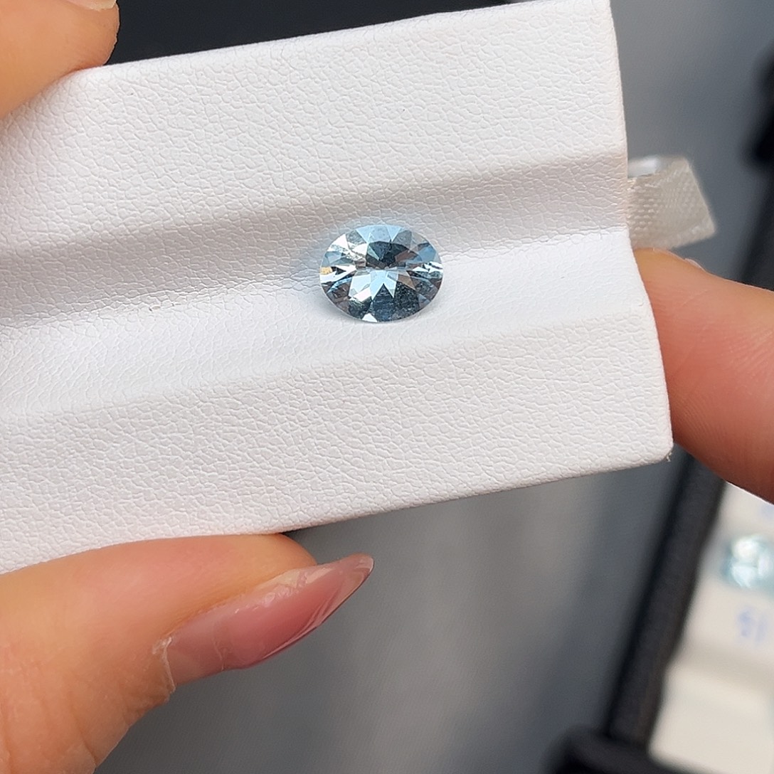 海蓝宝石裸石天然纯净无暇1.1克拉