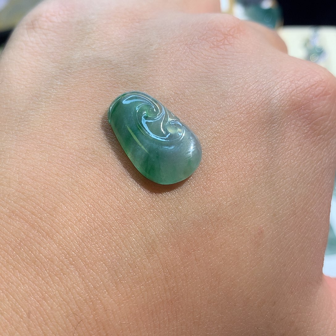 翡翠未镶嵌颈饰绿花如意